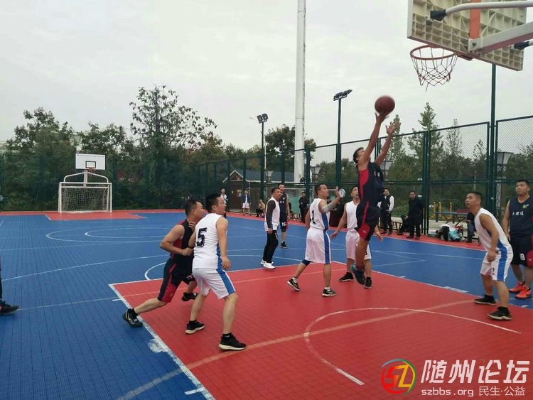 何店中心學(xué)?！ご箅S通進(jìn)四強(qiáng) | 萬(wàn)達(dá)杯籃球賽